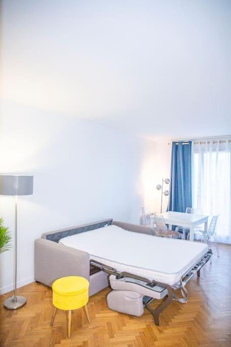 Grand 2 Pieces Balcon Parking Porte Paris Aubervilliers Exterior photo